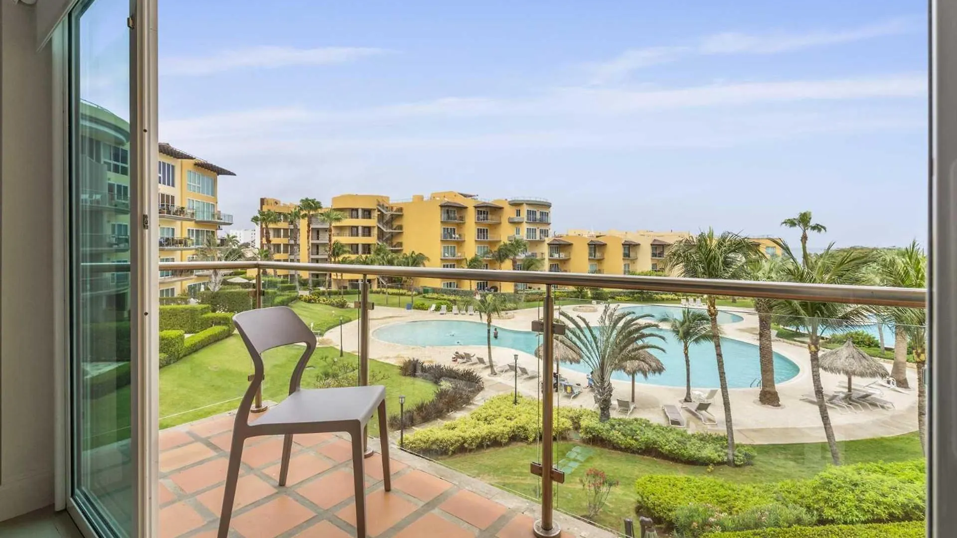 פאלם ביץ' Beachfront - Precious Ruby 2Br Condo - Bc355 0*, פאלם ביץ' ארובה